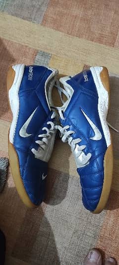 T90 Nike original gripper size uk 11 condition excellent