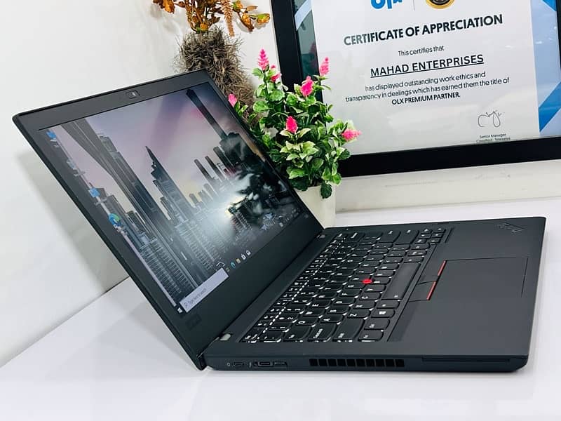 lenovo t480 core i7 8th gen-Quard core-UHD graphic -8 threads- 8/256 1