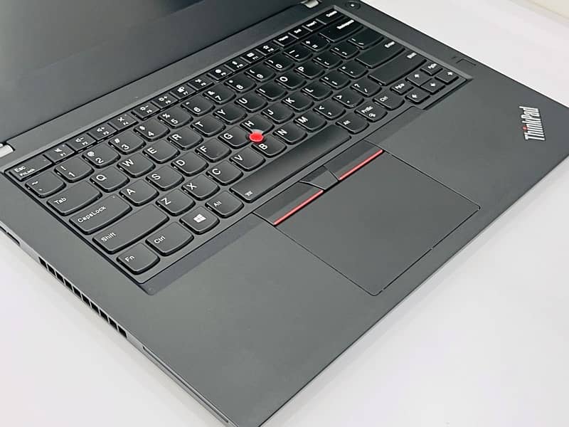 lenovo t480 core i7 8th gen-Quard core-UHD graphic -8 threads- 8/256 3