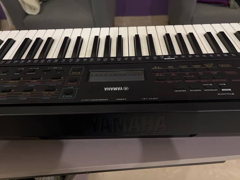 Yamaha PSR-E273 61 Keyboard / Music Keyboard / Piano 3