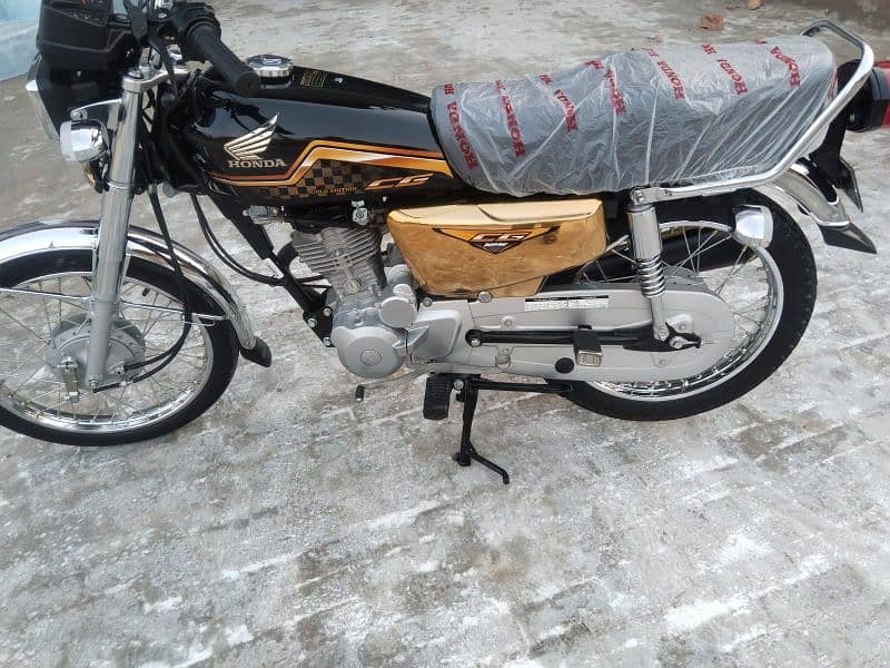 Honda 125/ 2024 gold edition 1