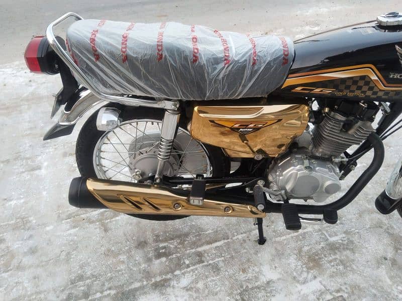 Honda 125/ 2024 gold edition 5