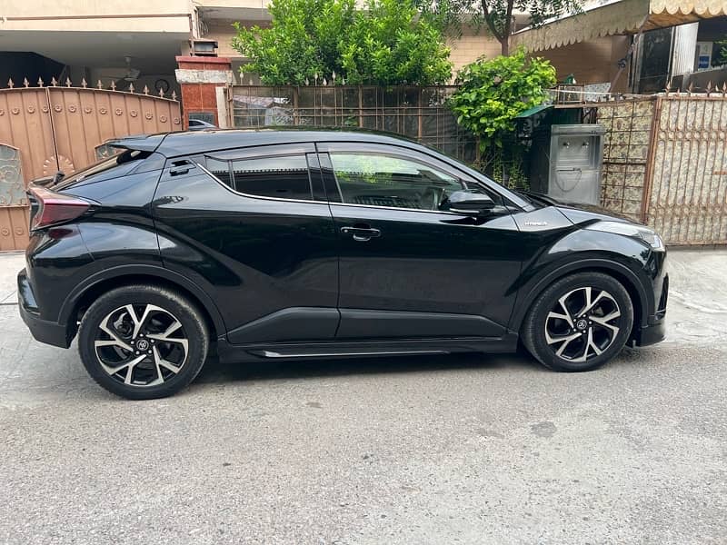 Toyota C-HR 2017 10