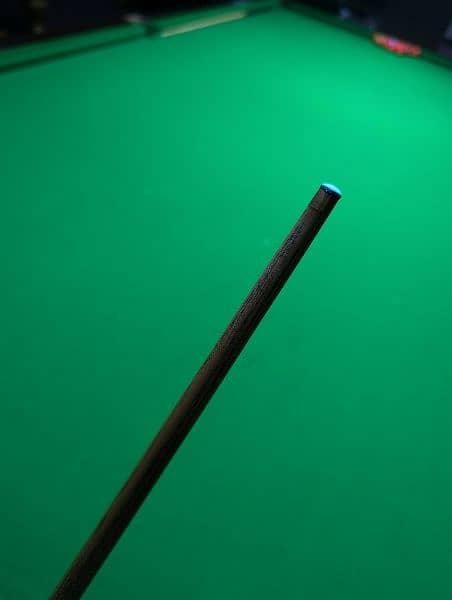 Master Original one piece snooker cue.   contact. . . 03214965882 2