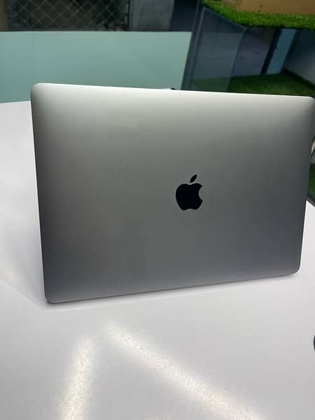 Apple Macbook Pro 2019 13” 1