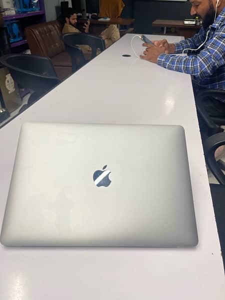 Apple Macbook Pro 2019 13” 4