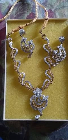 neckle with ear rings