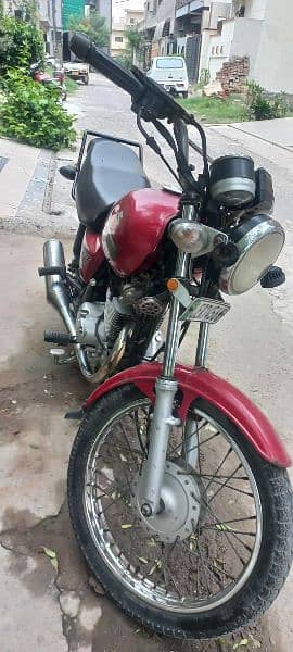 Suzuki GS 150. . . 68000 km. . . one hand use 0