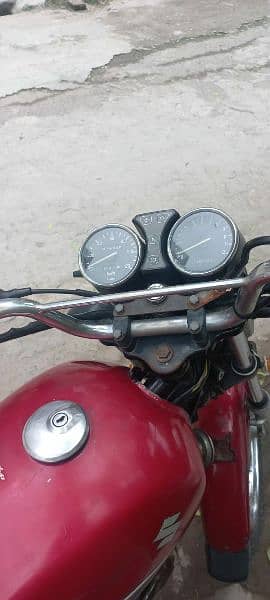 Suzuki GS 150. . . 68000 km. . . one hand use 1