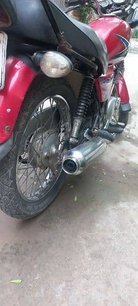 Suzuki GS 150. . . 68000 km. . . one hand use 2