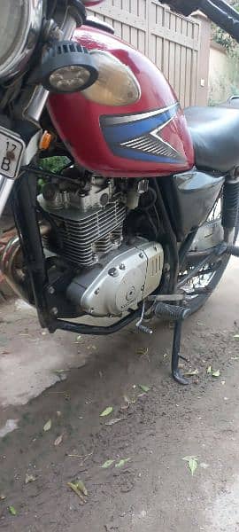 Suzuki GS 150. . . 68000 km. . . one hand use 4