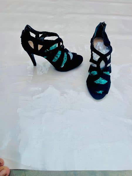 "Low-Cost Luxury: Pre-Loved Heels at Affordable Prices" 11