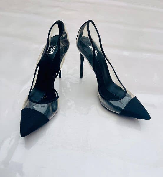 "Low-Cost Luxury: Pre-Loved Heels at Affordable Prices" 15