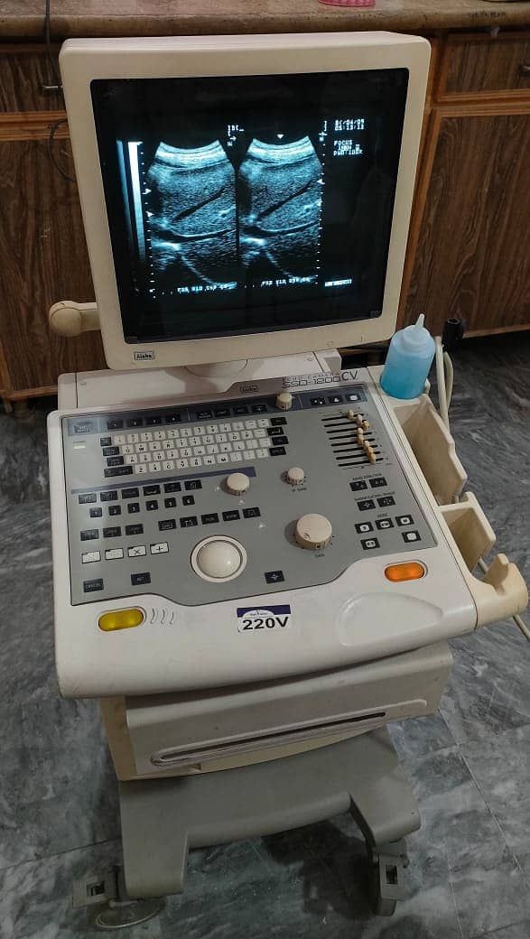 Refurb japanese grayscale ultrasound machine toshiba aloka 2