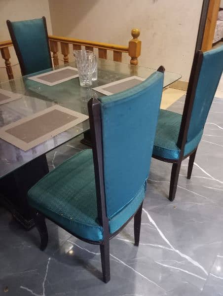 4 seaters dining table going cheap 1