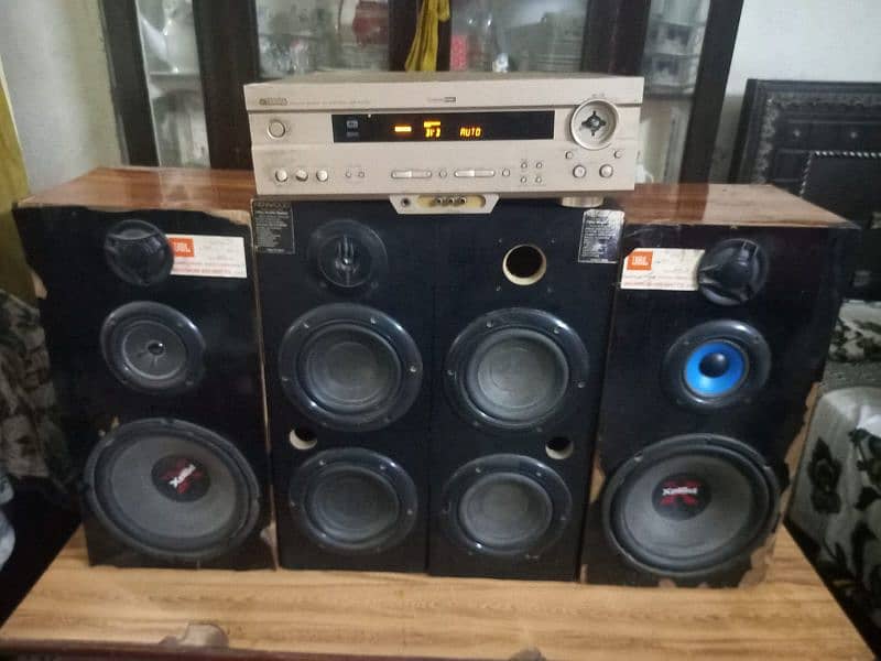 Yamaha Amplifier & 4  Speakers 0