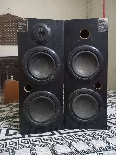 Yamaha Amplifier & 4  Speakers 1