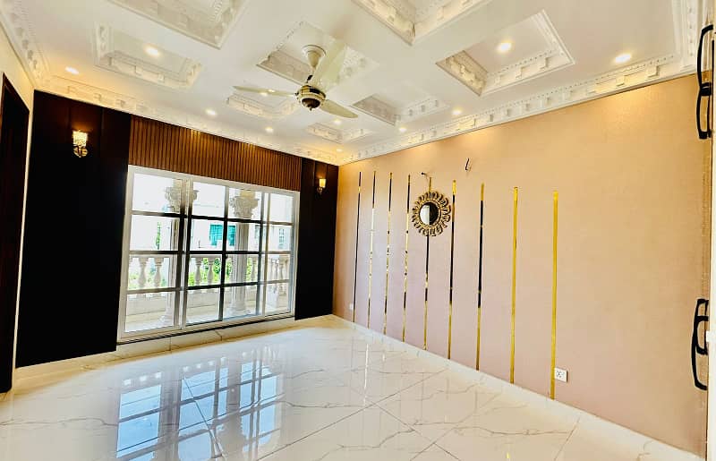 10 Marla modern House Available For Sale In Paragon City Lahore 1