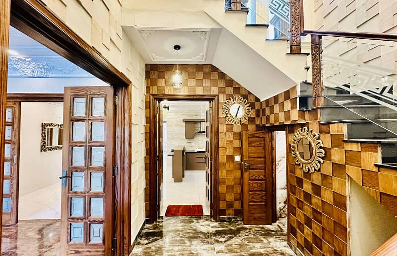 10 Marla modern House Available For Sale In Paragon City Lahore 5