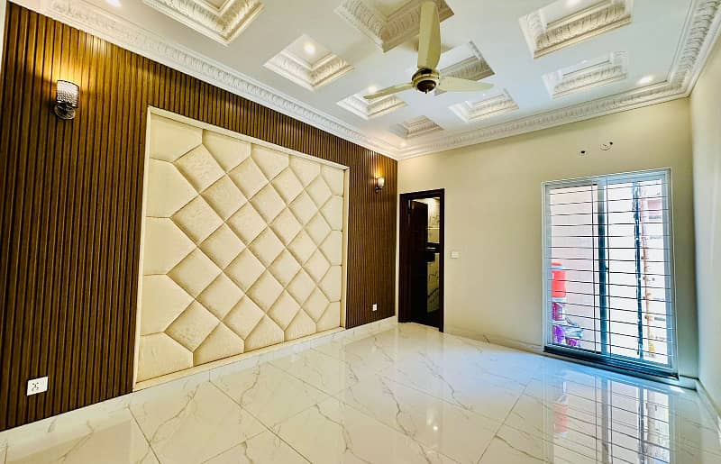 10 Marla modern House Available For Sale In Paragon City Lahore 11