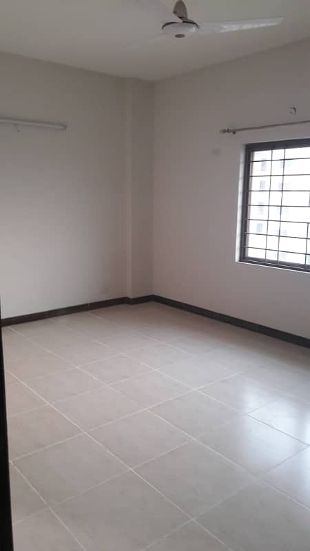 Askari 11, Sector B, 10 Marla, 3 Bed, 4th Floor Luxury Apartment For Rent. 15