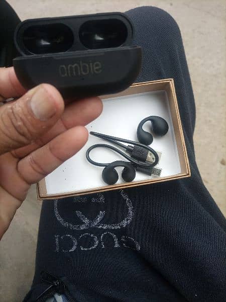 Ambie EarCuffs AM_ TWO 1/BC Like New just Few Our Use Very Good Sounds 1