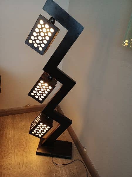 Zigzag Floor Lamp 2