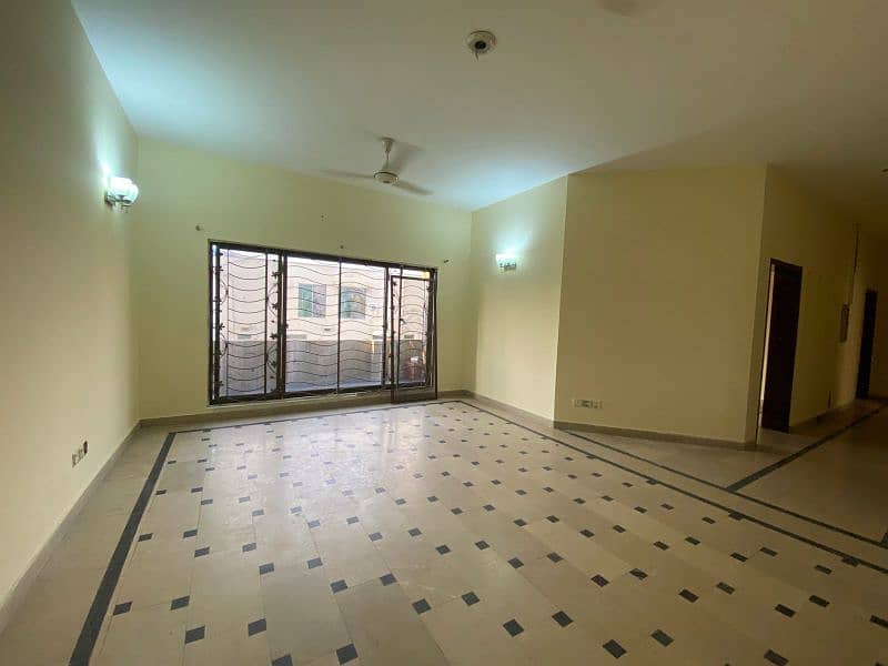 3 bed 1 kanal Upper portion Available For Rent ( Direct Owner) 2