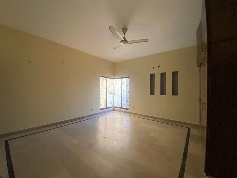 3 bed 1 kanal Upper portion Available For Rent ( Direct Owner) 4