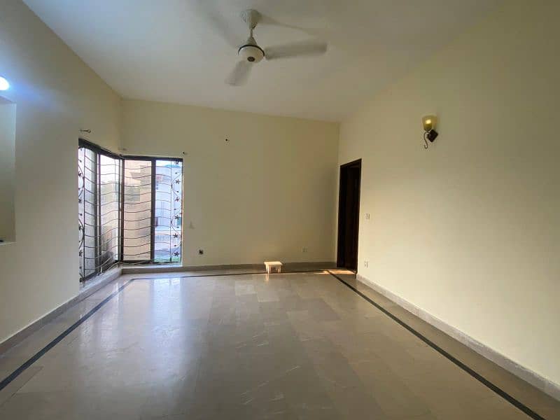 3 bed 1 kanal Upper portion Available For Rent ( Direct Owner) 9