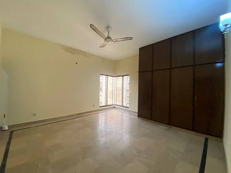 3 bed 1 kanal Upper portion Available For Rent ( Direct Owner) 11