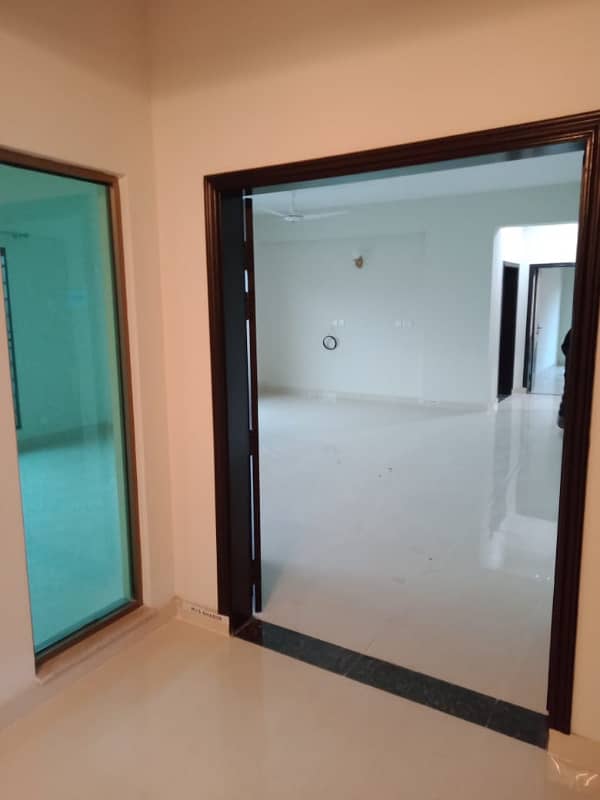 3 Bedrooms Flat Ground Floor Available For Sale Askari 10, Sector F Lahore Cantt 7