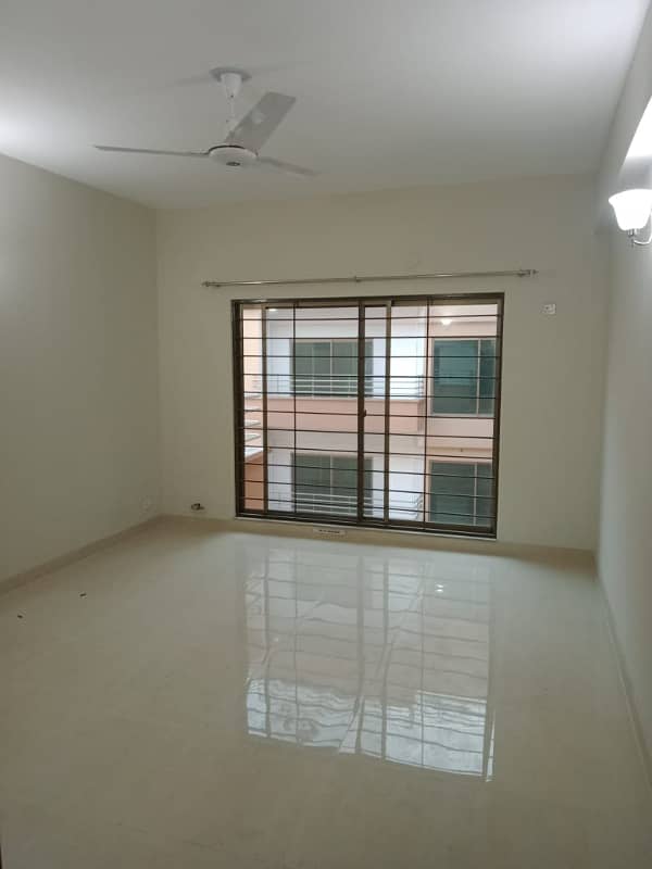 3 Bedrooms Flat Ground Floor Available For Sale Askari 10, Sector F Lahore Cantt 18