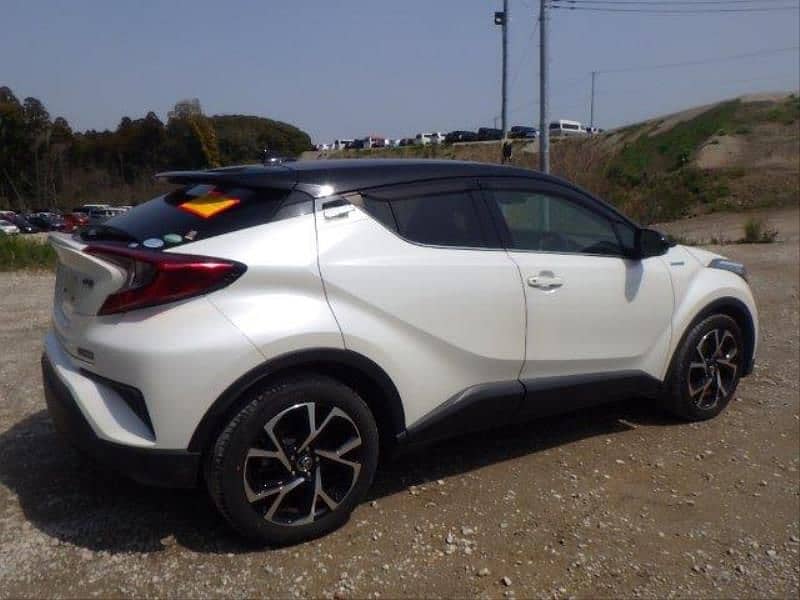 Toyota C-HR 2024 4