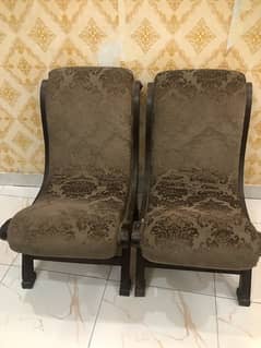 2 wooden chairs in good condition