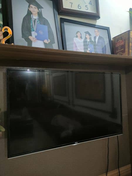 TCL 40 inch Simple LED TV 0