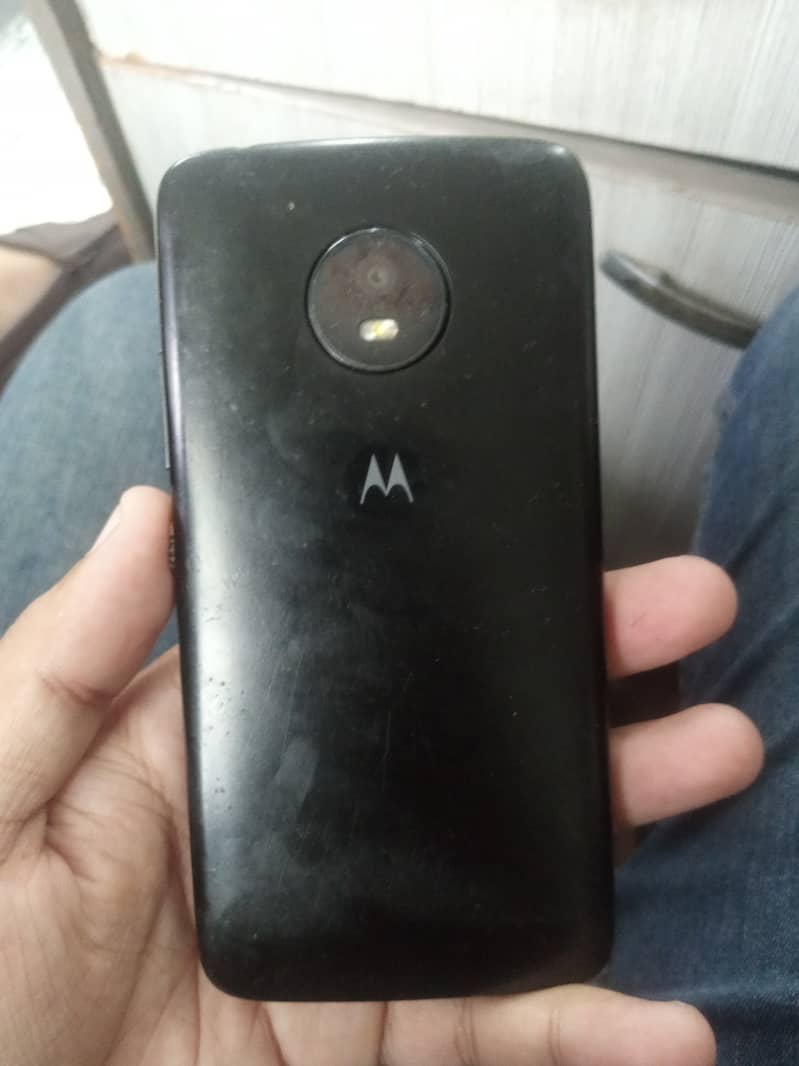 MOTO e4 1