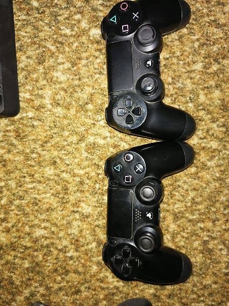 Ps4 slim with pack of 11 cd's 2