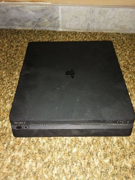 Ps4 slim with pack of 11 cd's 3