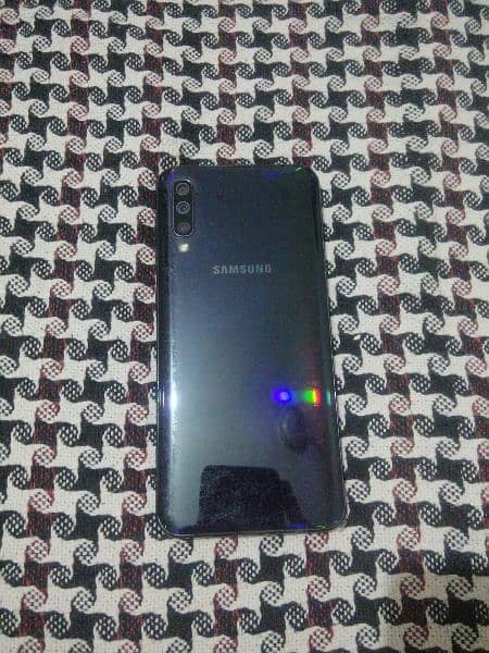 Samsung A50  10/10 +  EXCHANGE POSSIBLE 7