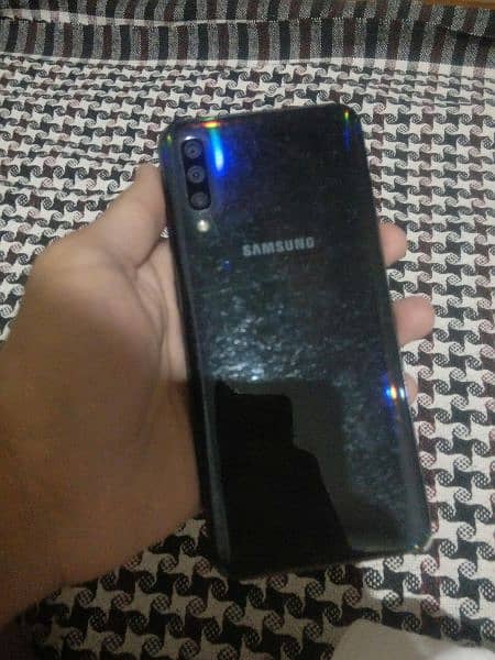 Samsung A50  10/10 +  EXCHANGE POSSIBLE 9