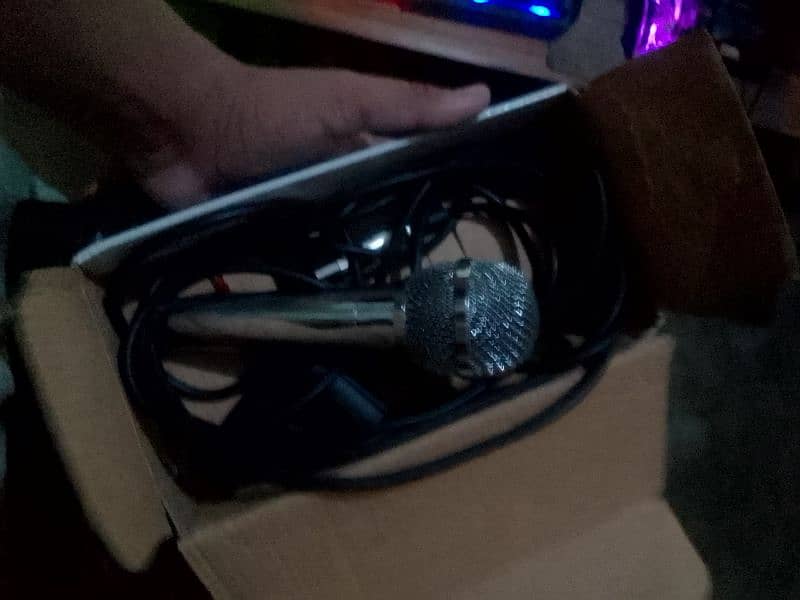 A Bluetooth speaker and Mic for sell. loud volume with long wire 1