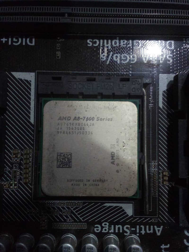 Amd A8-7650k R7 1Gb graphics bult in 1