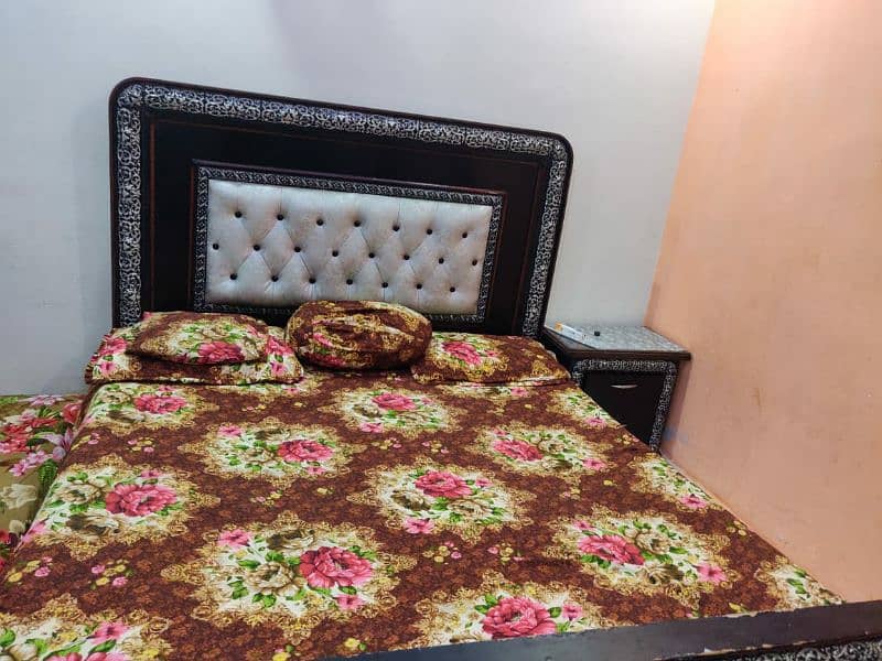 Bedroom set for sale as shown in pics 1