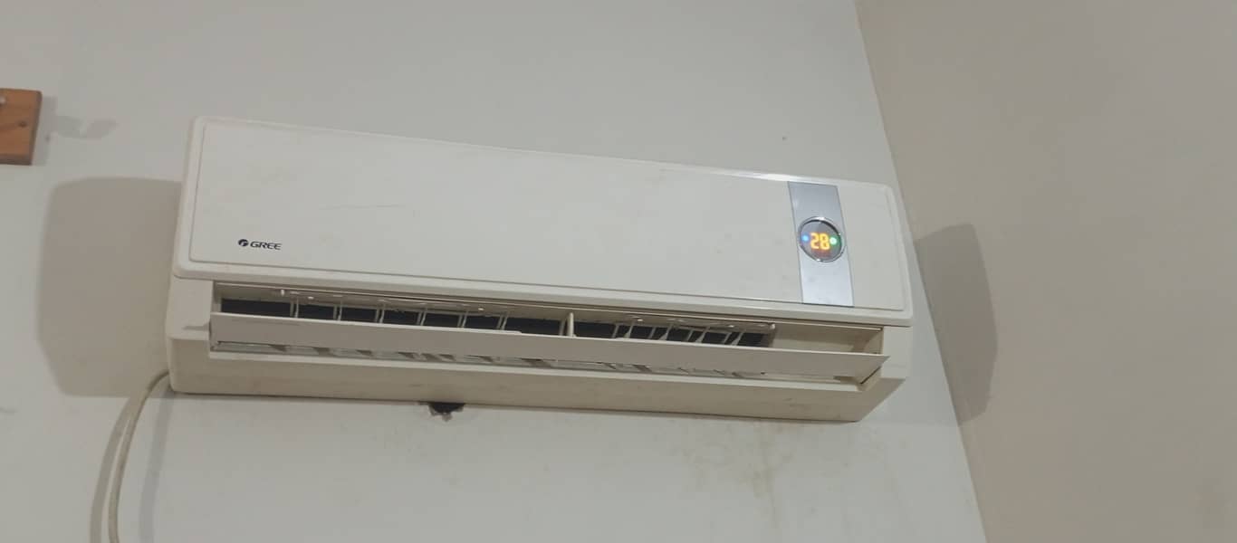 Gree split ac new condition 1