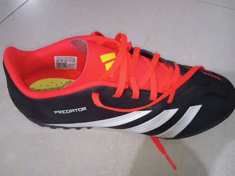 ADIDAS PREDATOR CLUB TF 5