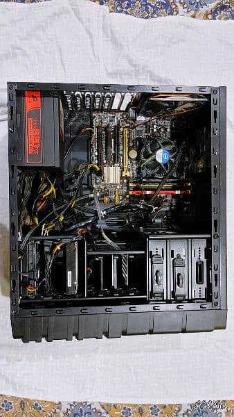 Core i7 4790 (3.60Ghz), Zotec GTX 960 2gb, 16gb DDR3 Ram & 128gb SSD 10