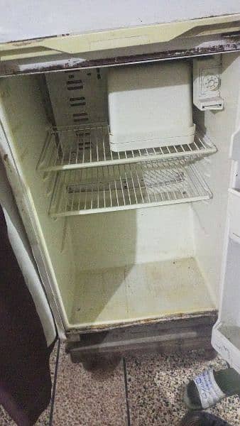 Old Russian fridge,  working, compressor works, freezer is ok 3