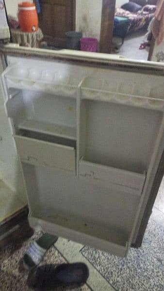 Old Russian fridge,  working, compressor works, freezer is ok 4