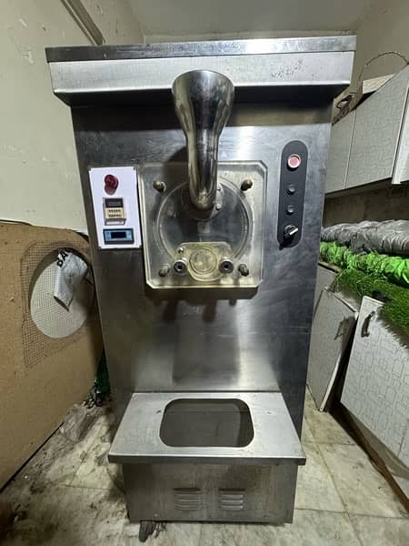 ICE CREAM MAKER MACHINE 1